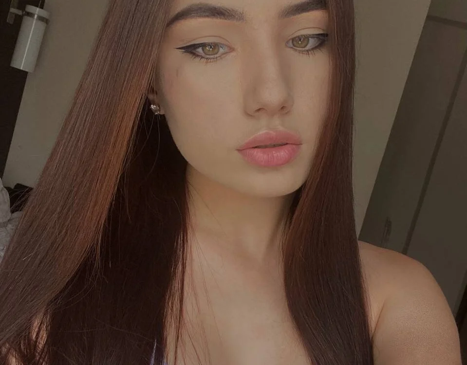 Alluring-_-Charm's Offline Chat Room