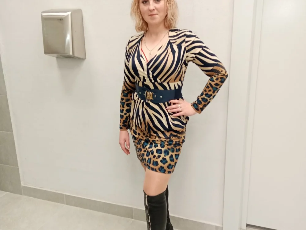 Roxxy_Kiss' Offline XXX Chat