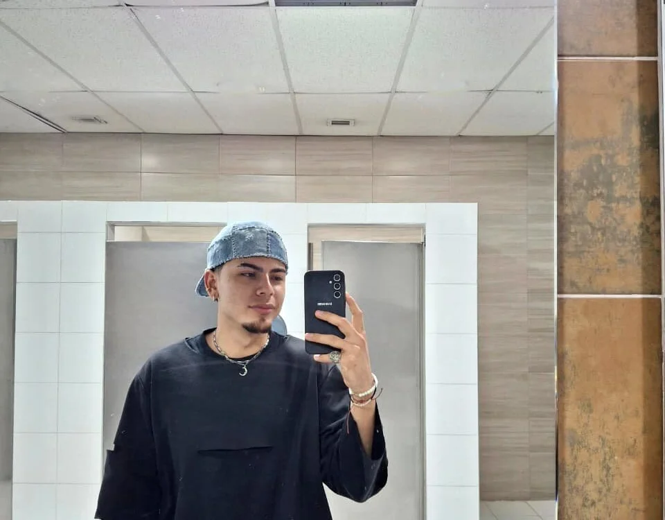 Izack_01 Offline XXX-Chat