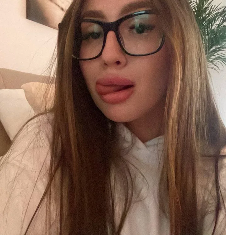 Cherry_vibe_'s Offline XXX Chat