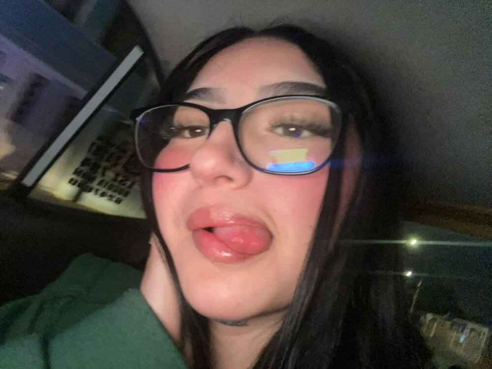 Emily_andrews 離線 XXX 聊天