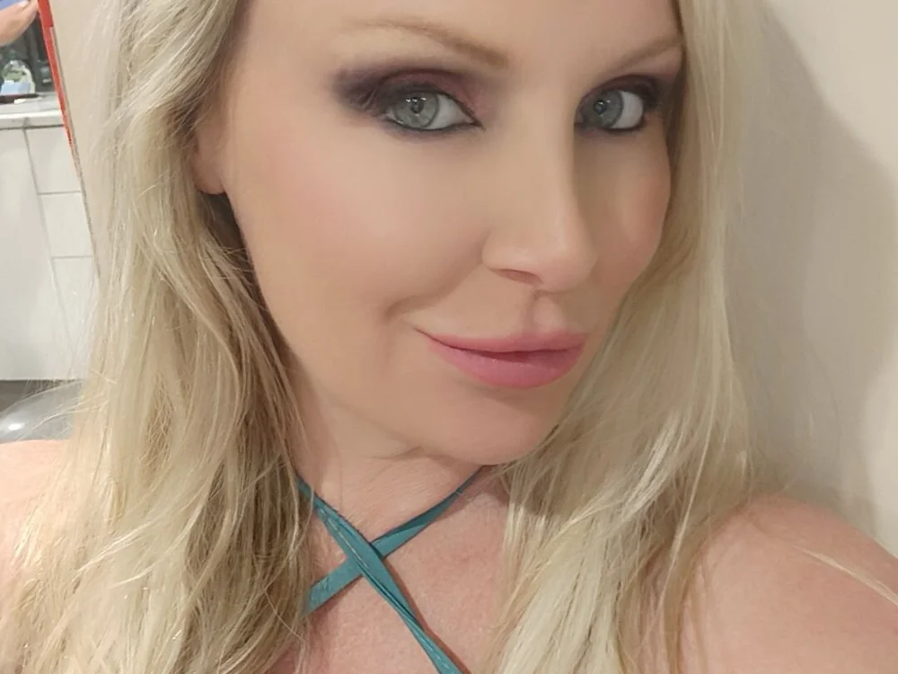 Mandy_xxxx's Offline Chat Room
