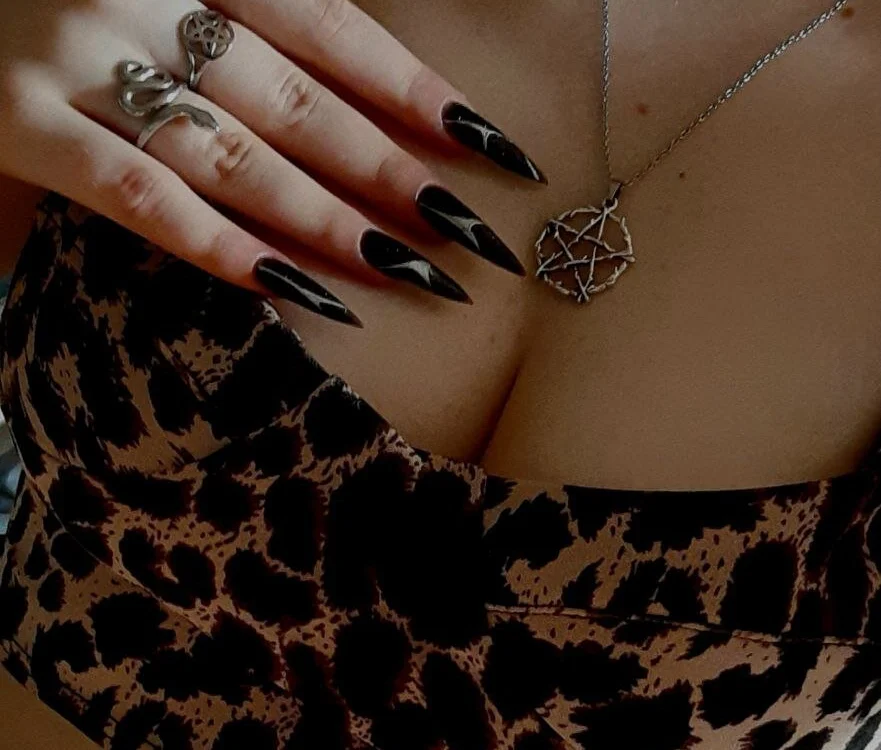 monica_xcxn Offline XXX chat