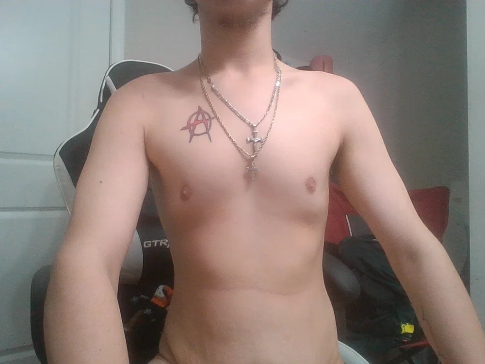 Daddy3747@xh's Offline Chat Room