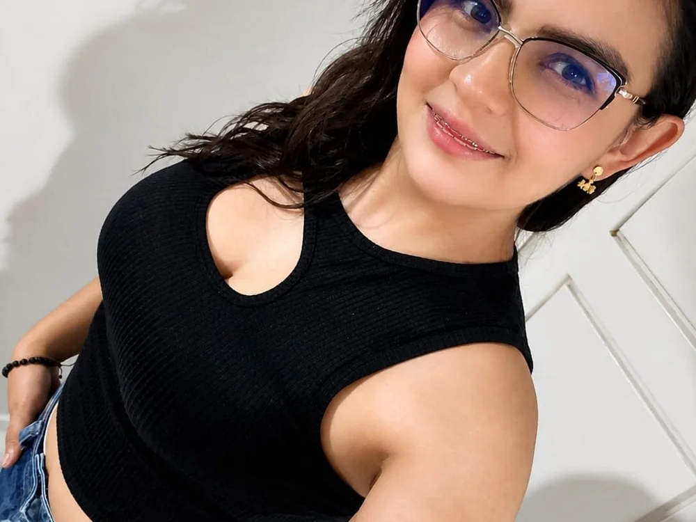 Jade_Collins_ Adlı Modelin Çevrimdışı Sohbet Odası