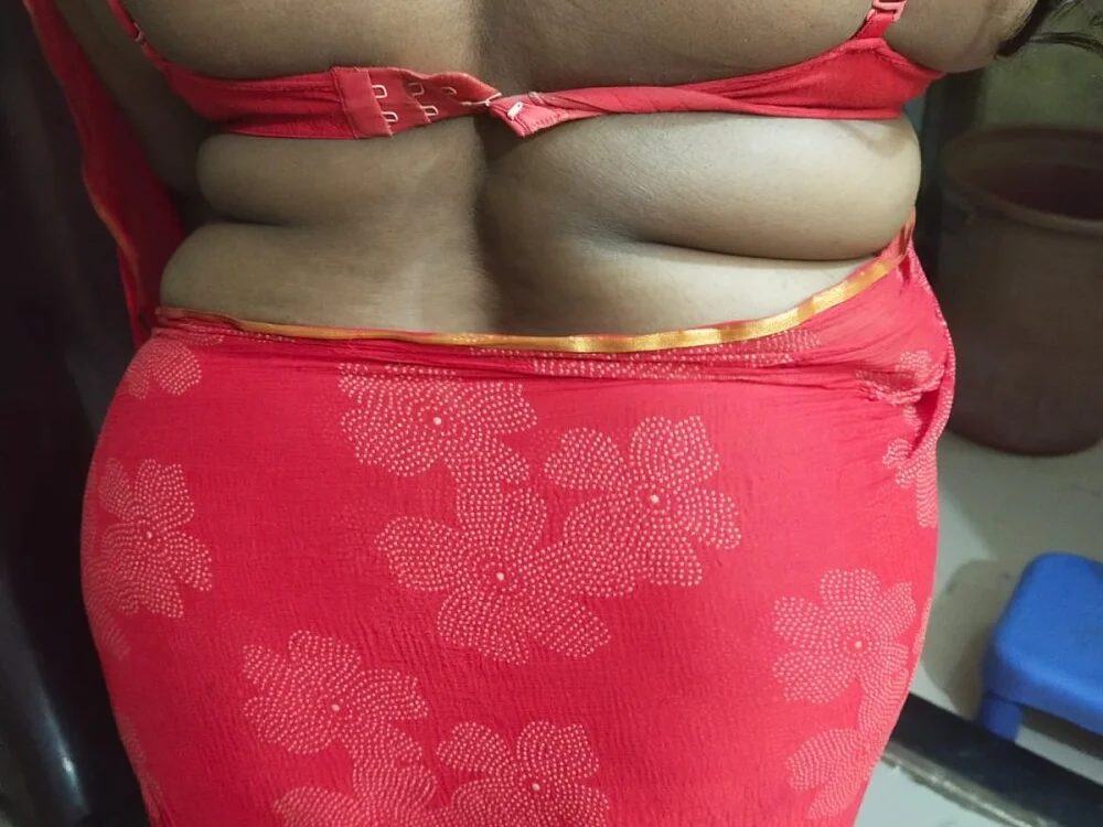 Pyasi-bhabhi 离线XXX聊天