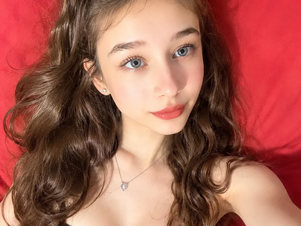 ElinoreHuxman's Offline XXX Chat