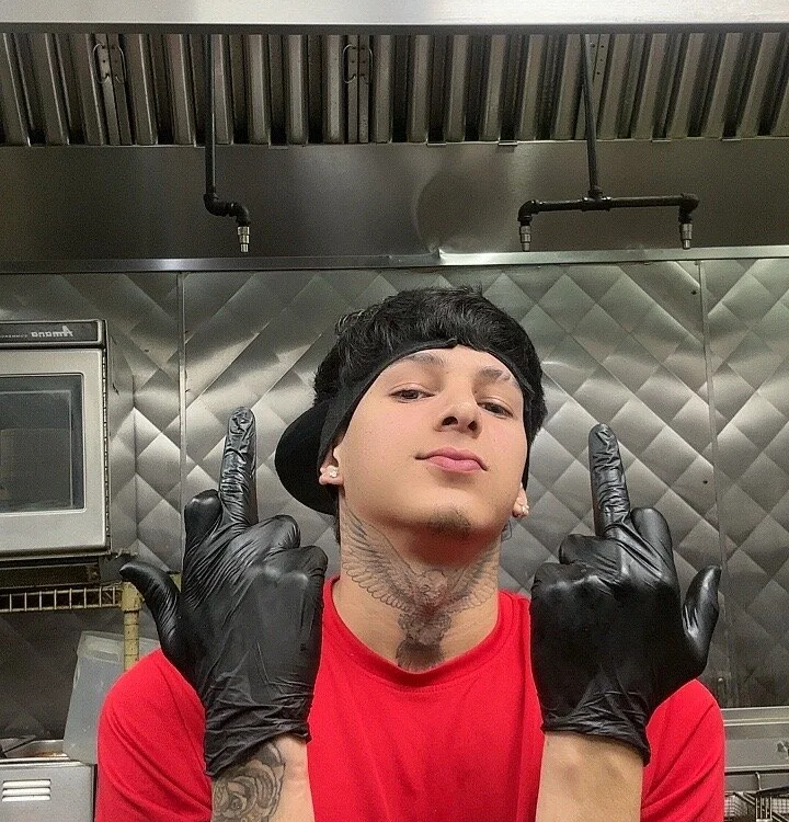 CarlosA64781635 Adlı Modelin Çevrimdışı XXX Sohbeti