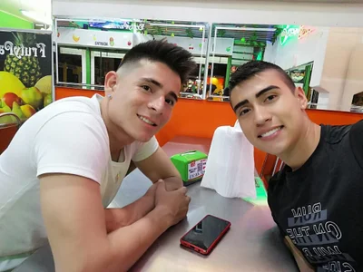 Thomas_and_lyan profile