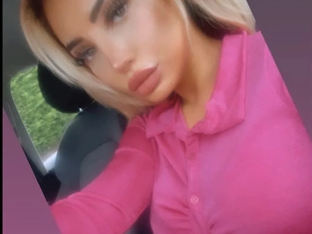 HORNY-HOLLIE offline chatrum