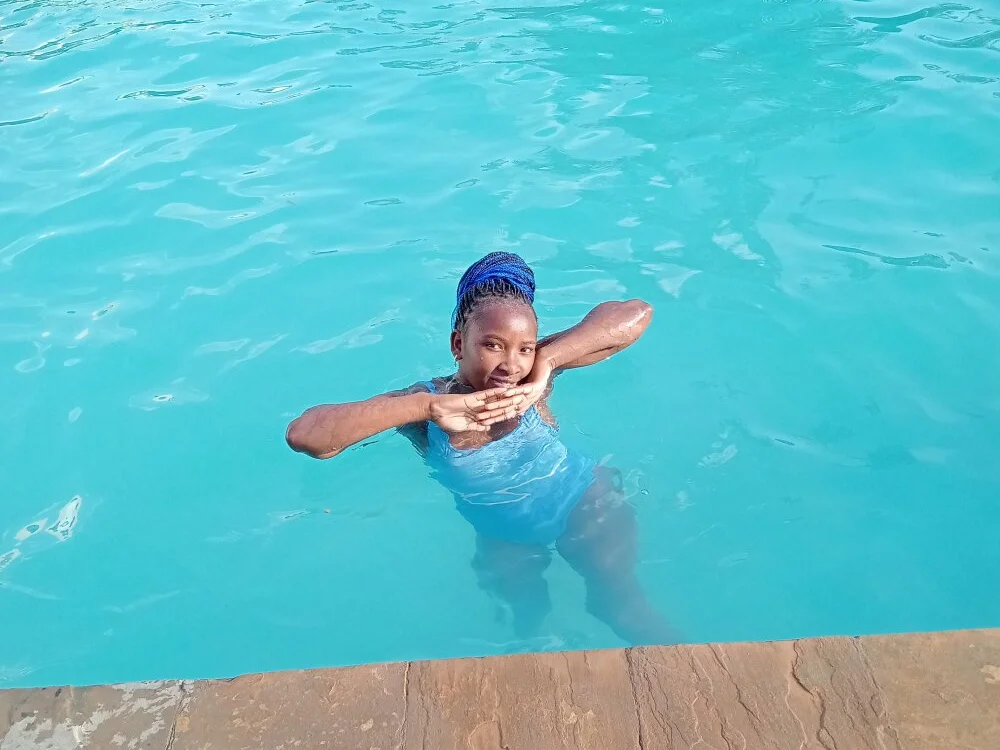 Ebony_gal Obrolan XXX Offline