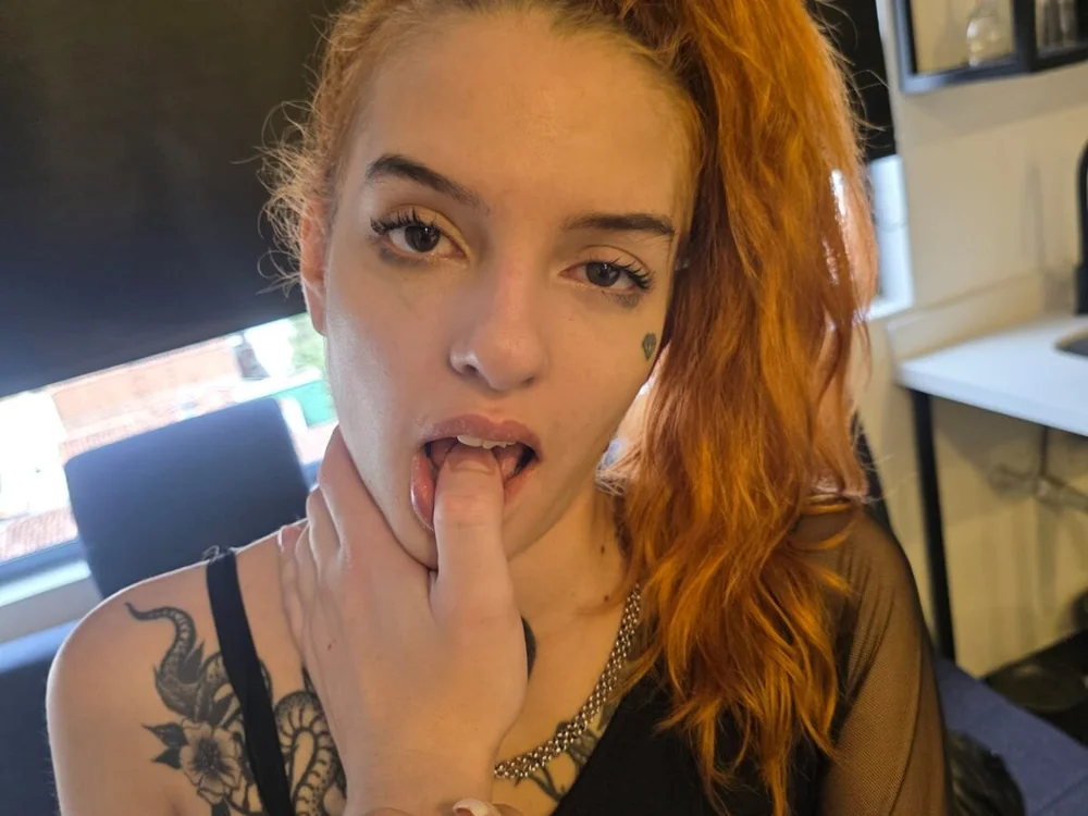 Miranda_glow's Offline XXX Chat