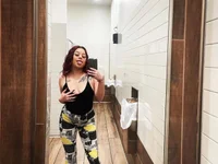 realsexyIvonny's Offline Chat Room