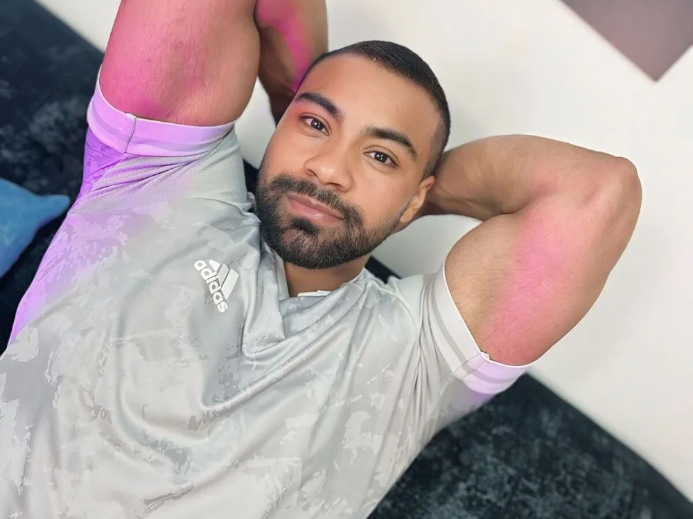 TylerScott_1's Offline Chat Room