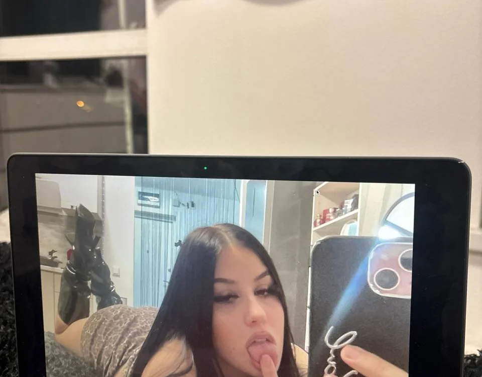 Waltera_White Offline XXX-chat