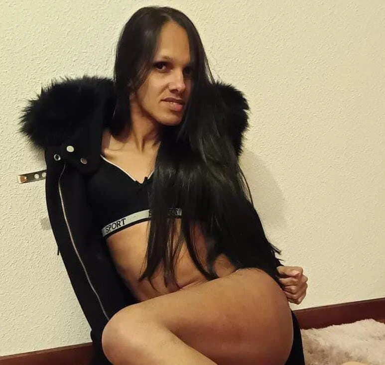 Aisha_Braum's Offline Chat Room