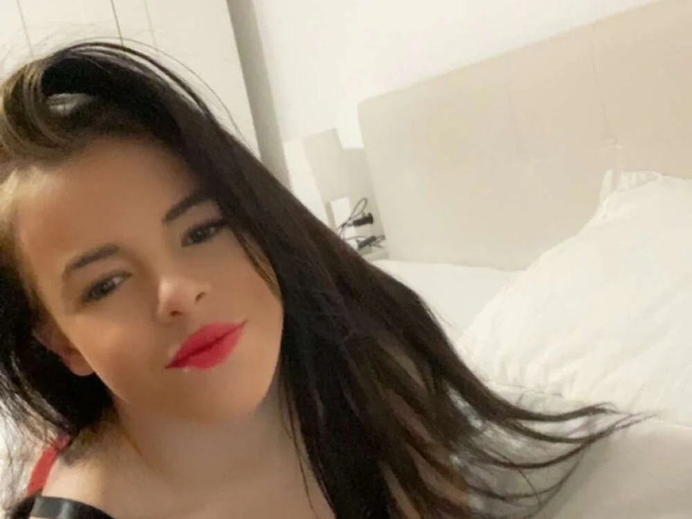 LunaRosye Offline XXX-chat