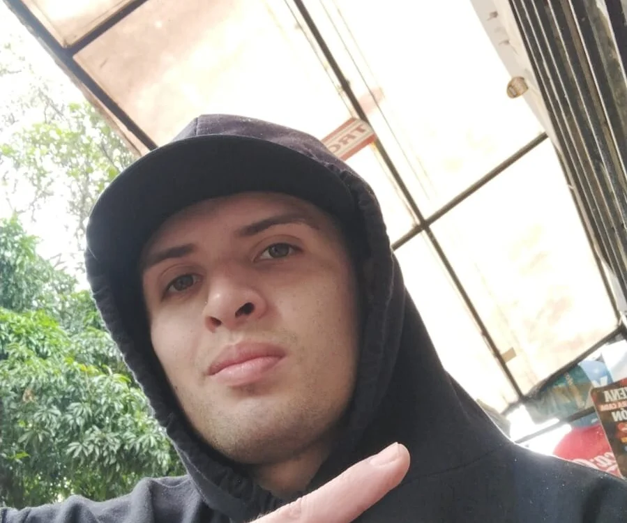 Alejo385's Offline Chat Room