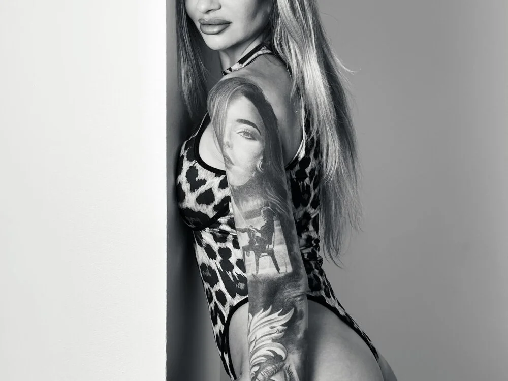 LeahGold_'s Offline XXX Chat