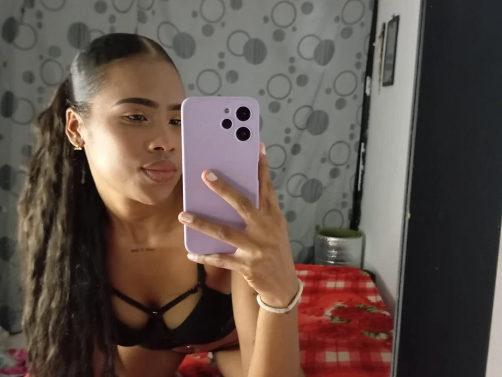 Flaca_Zoe's Offline XXX Chat