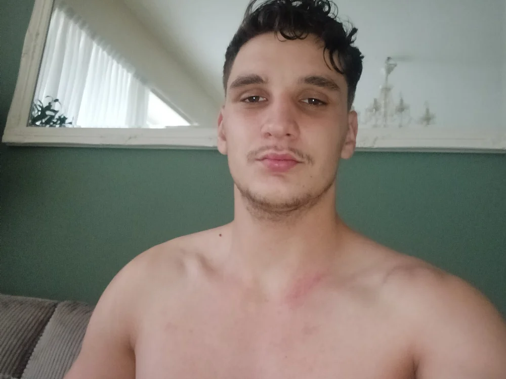 Angelo226788 Chat XXX offline