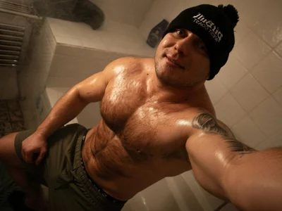 hotson25 on Stripchat