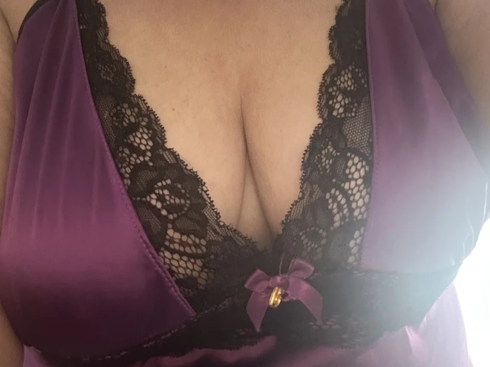 Busty-Phoenix42 offline chatrum