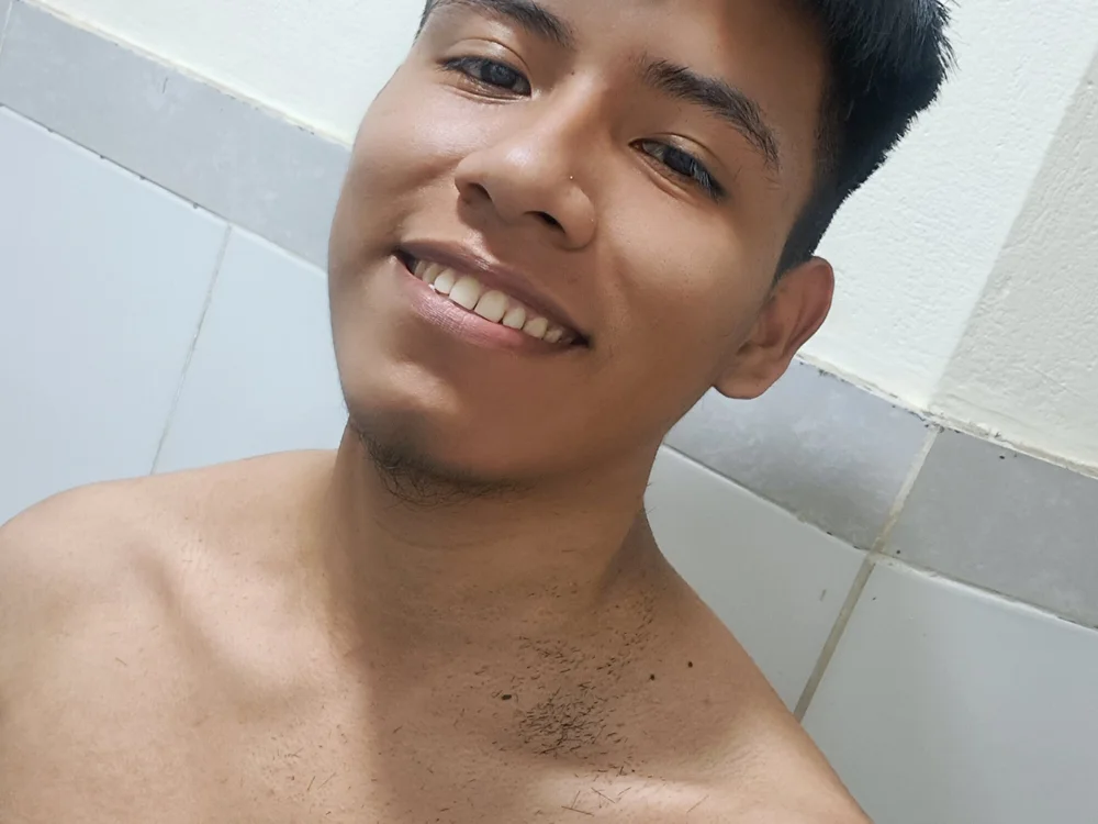 SammyMartnez22n Offline XXX chat