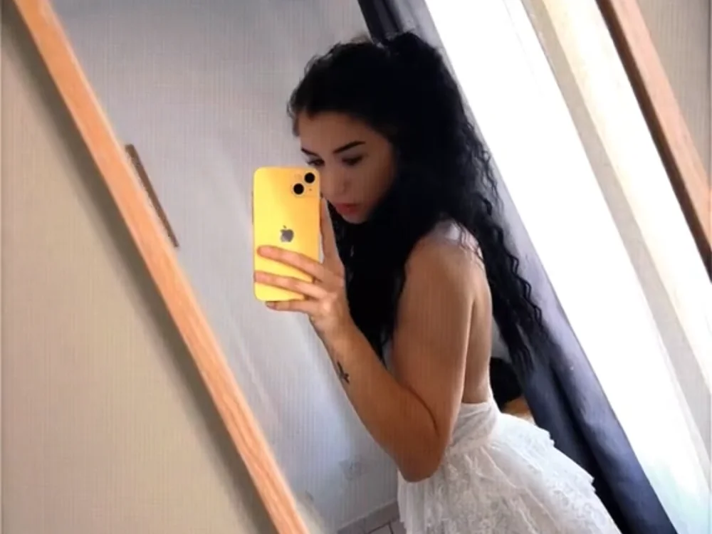 AnnaisMia's Offline XXX Chat