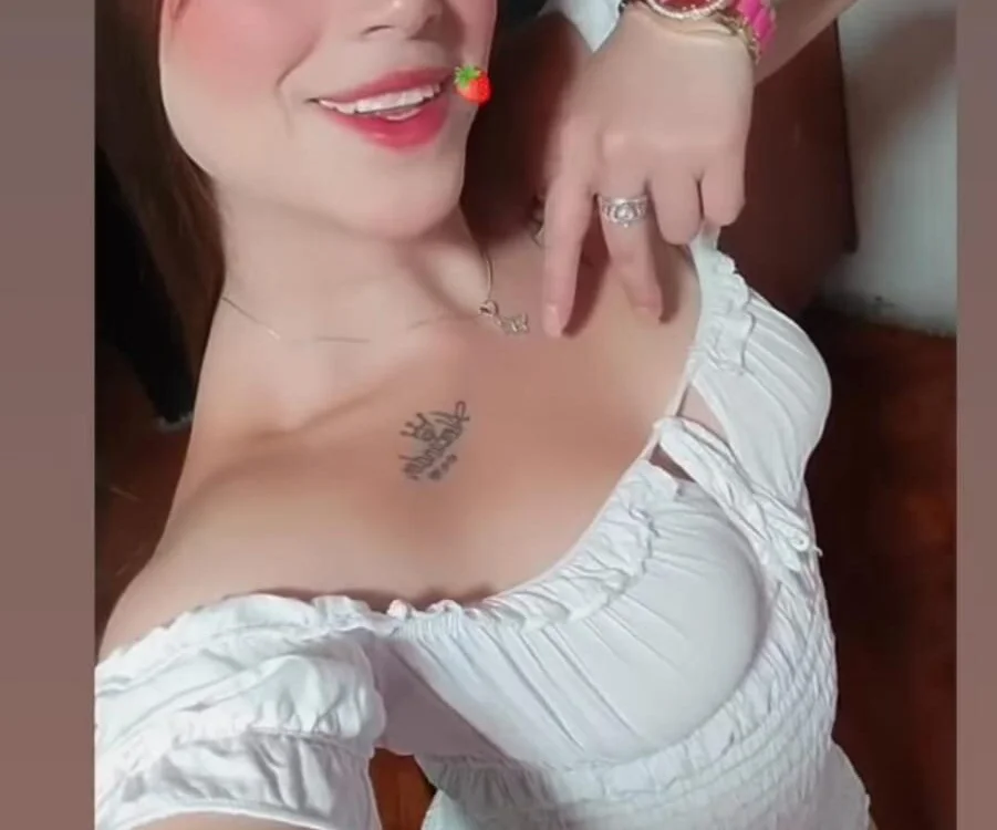 vicky890937's Offline Chat Room