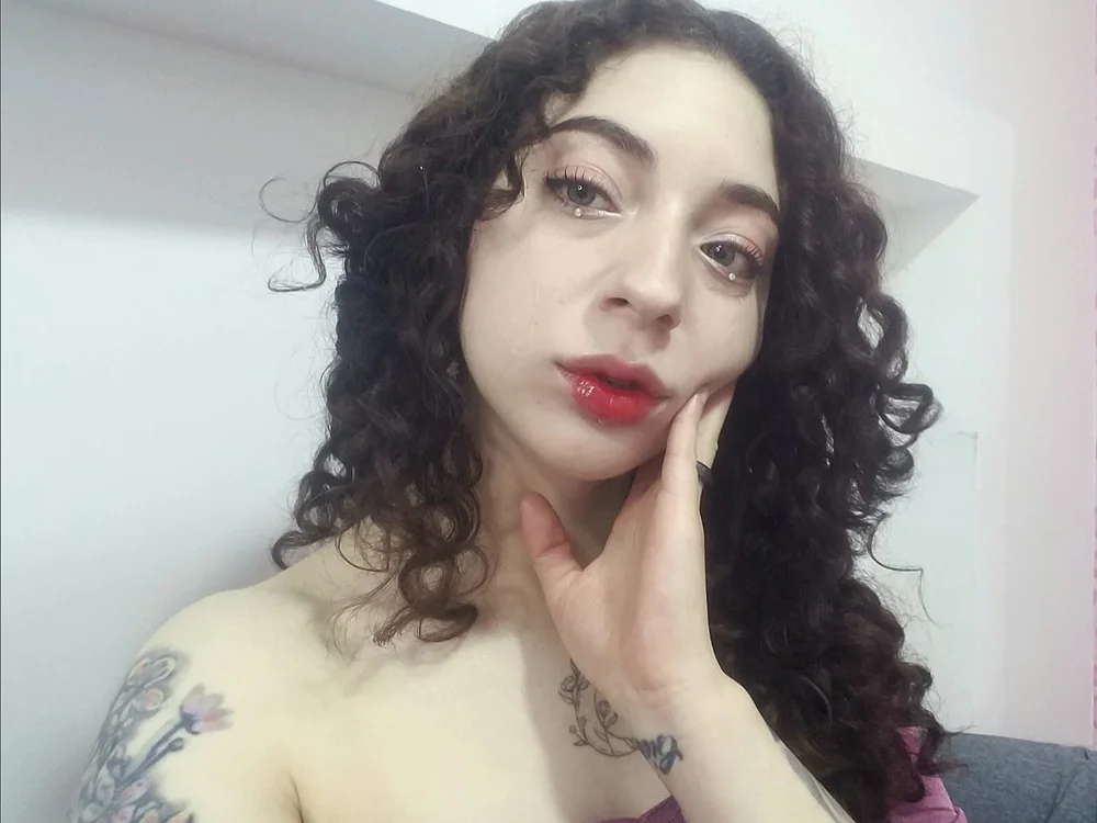 LilithMoon_01's Offline Chat Room