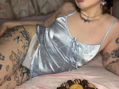 LolaFlirt Female Bigclit Live Cam Sex