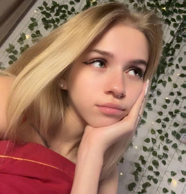 Very_Cute_Girln Offline XXX chat