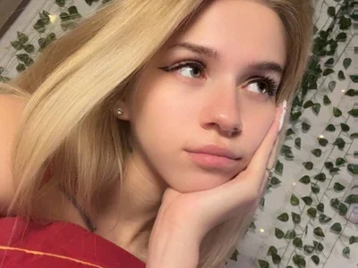 Very_Cute_Girl on StripChat