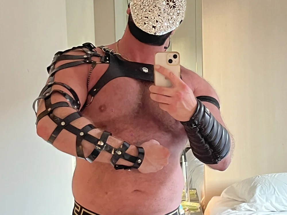 Macho_Bull_'s Offline Chat Room