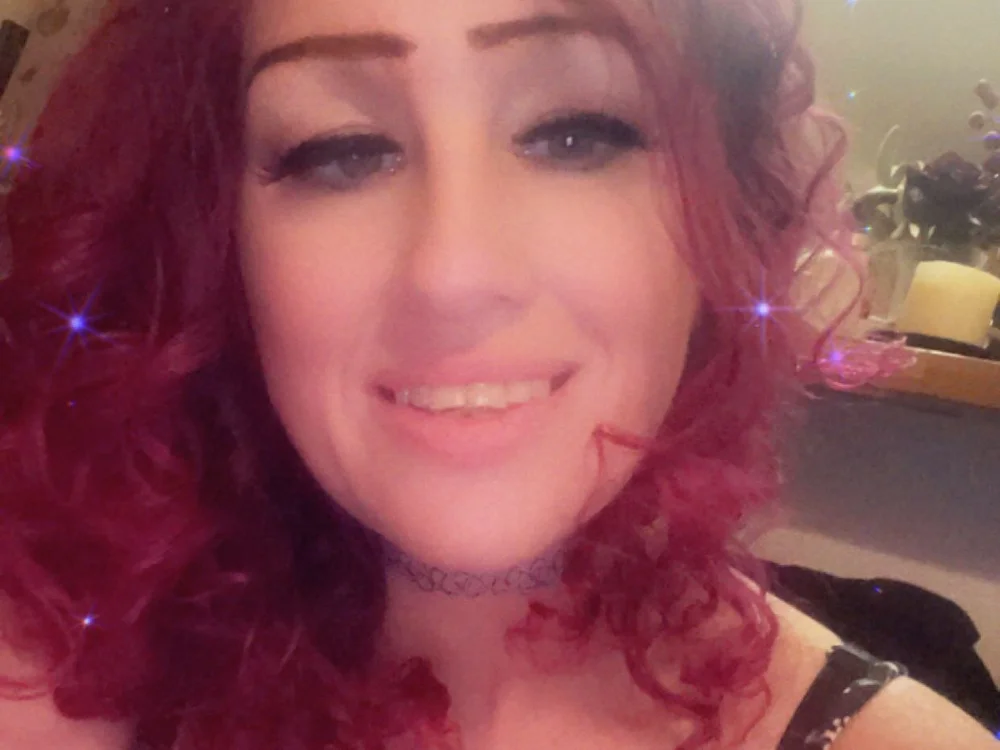 Amorelovely's Offline Chat Room