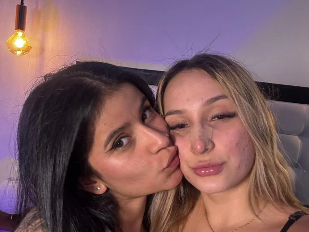 kendal_scott1 অফলাইন XXX চ্যাট