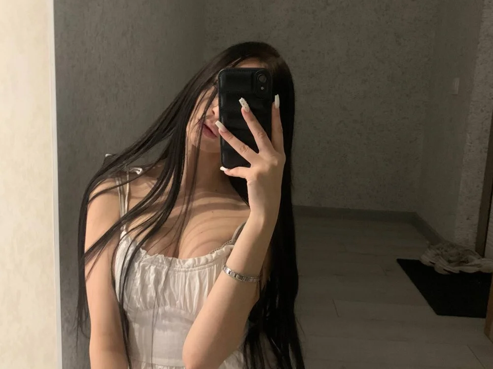 Kamilla_Cash Chat XXX offline