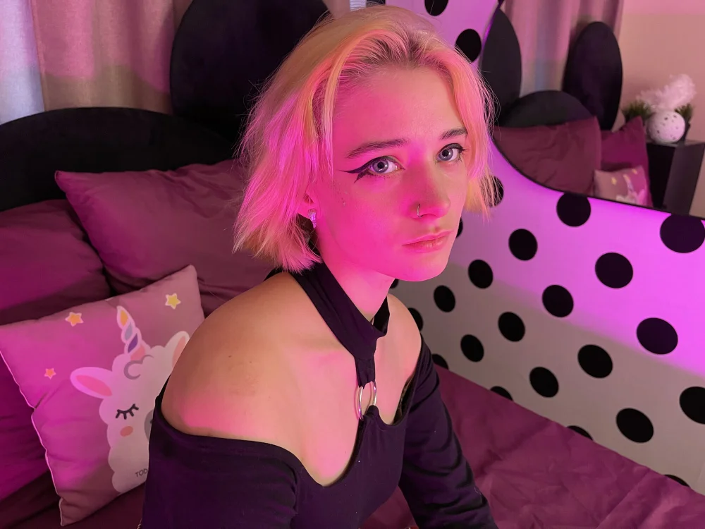 AllieJackson's Offline Chat Room