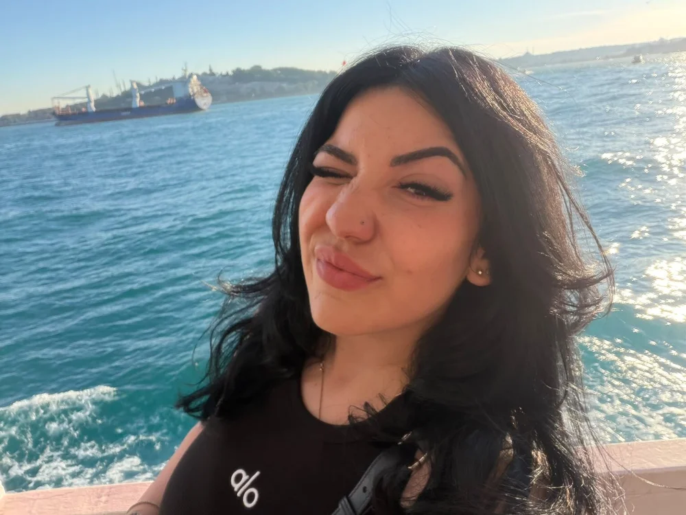 Offline chatovací místnost Ava_High
