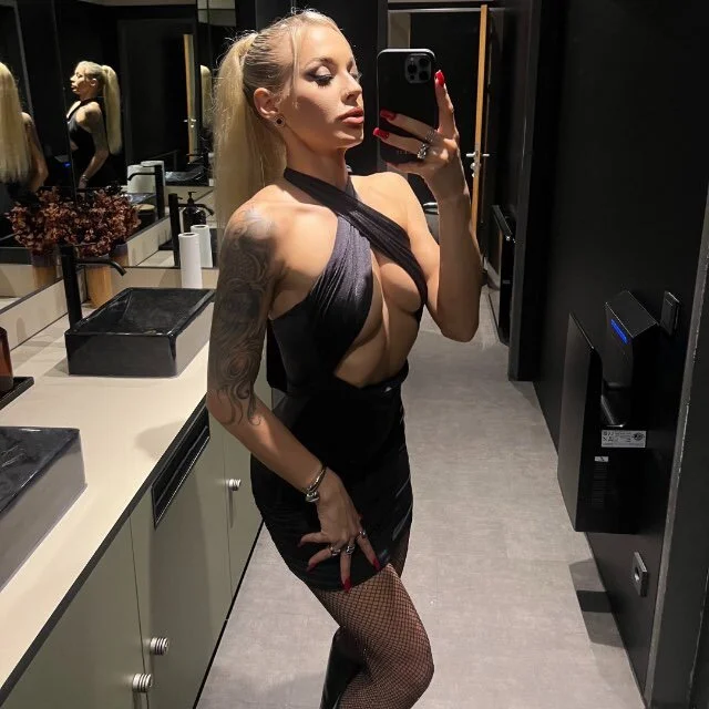 Lillaluvv9's Offline XXX Chat