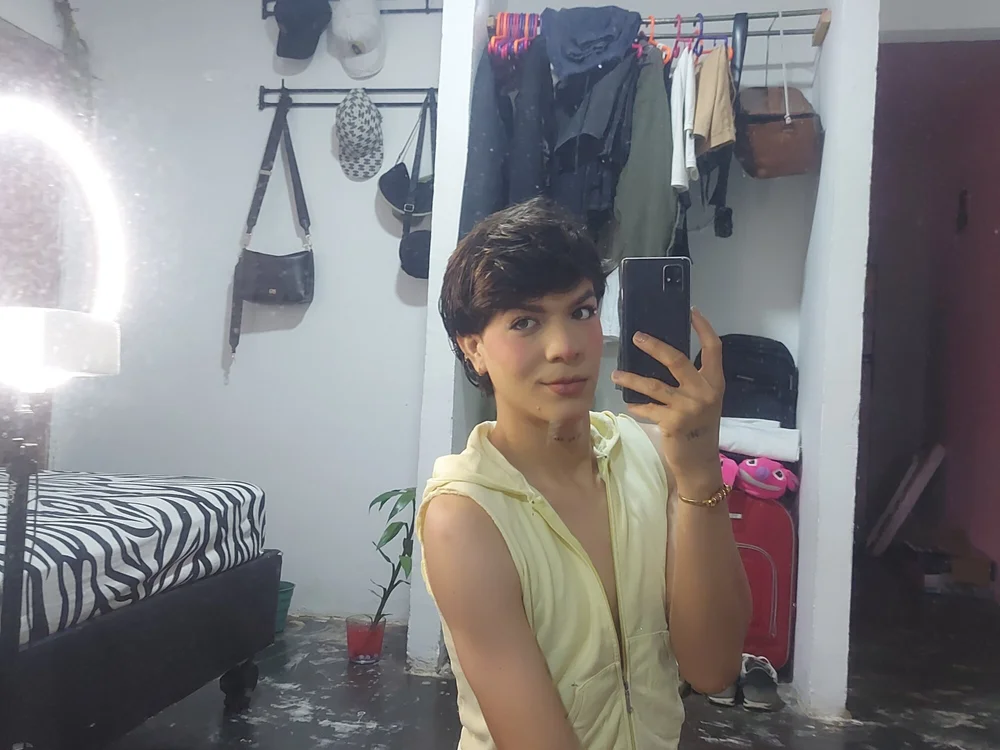 Angie_roose's most recent online preview