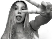 -HollyWay-'s Offline XXX Chat