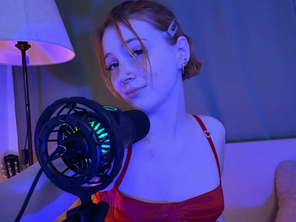 AliceRedhead's Offline Chat Room