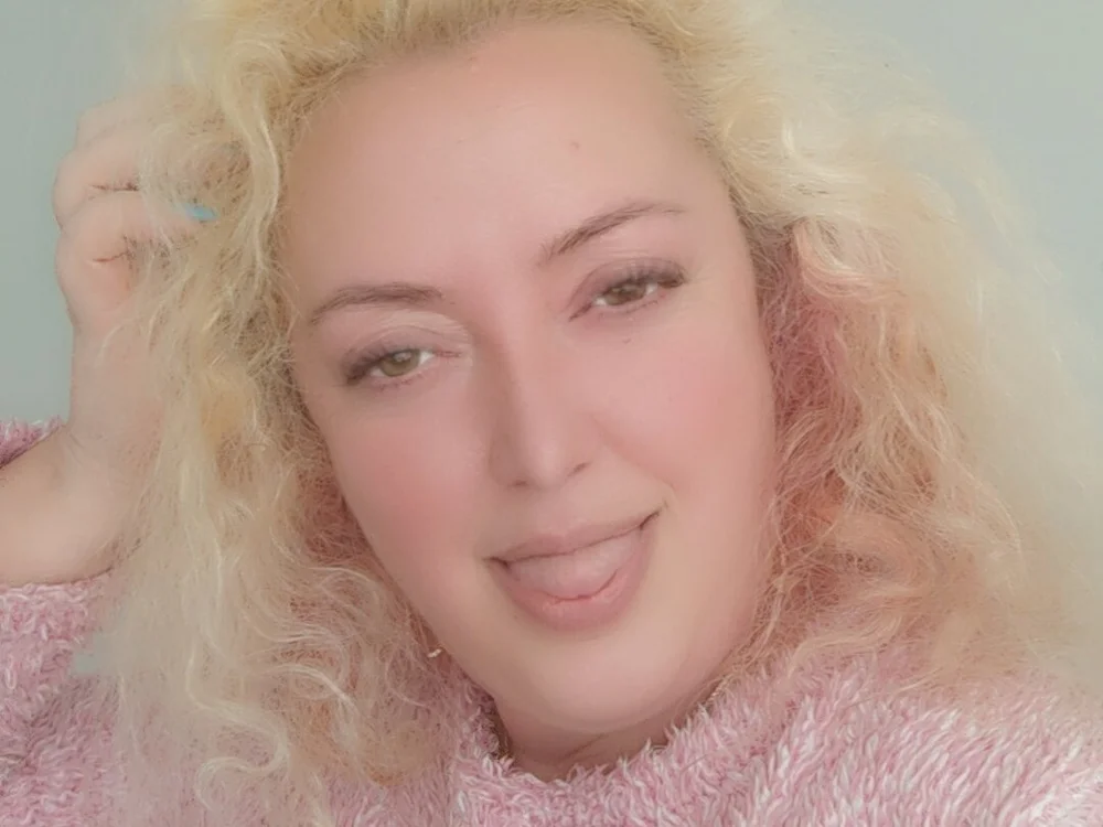 Curvy-Milf-Kitty's Offline XXX Chat