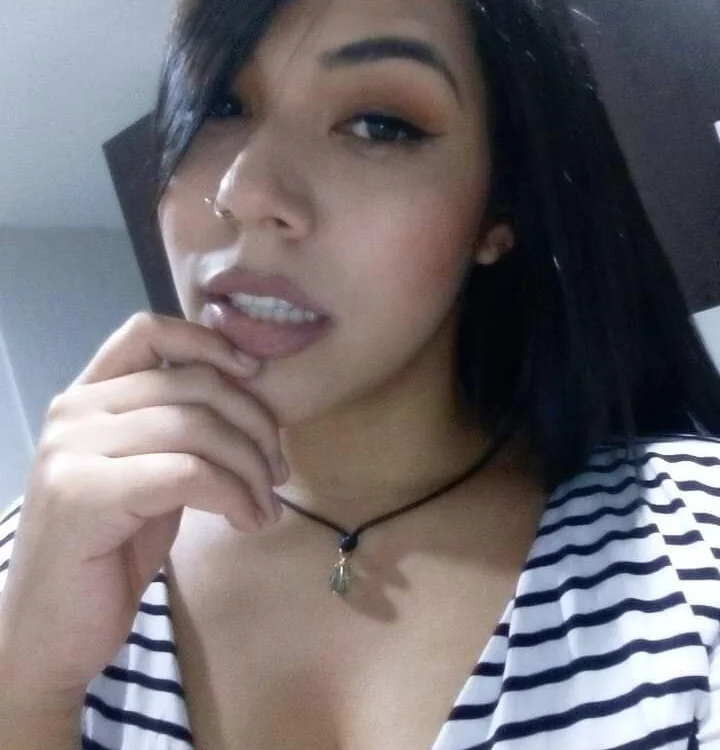 lucy_lovee's Offline Chat Room