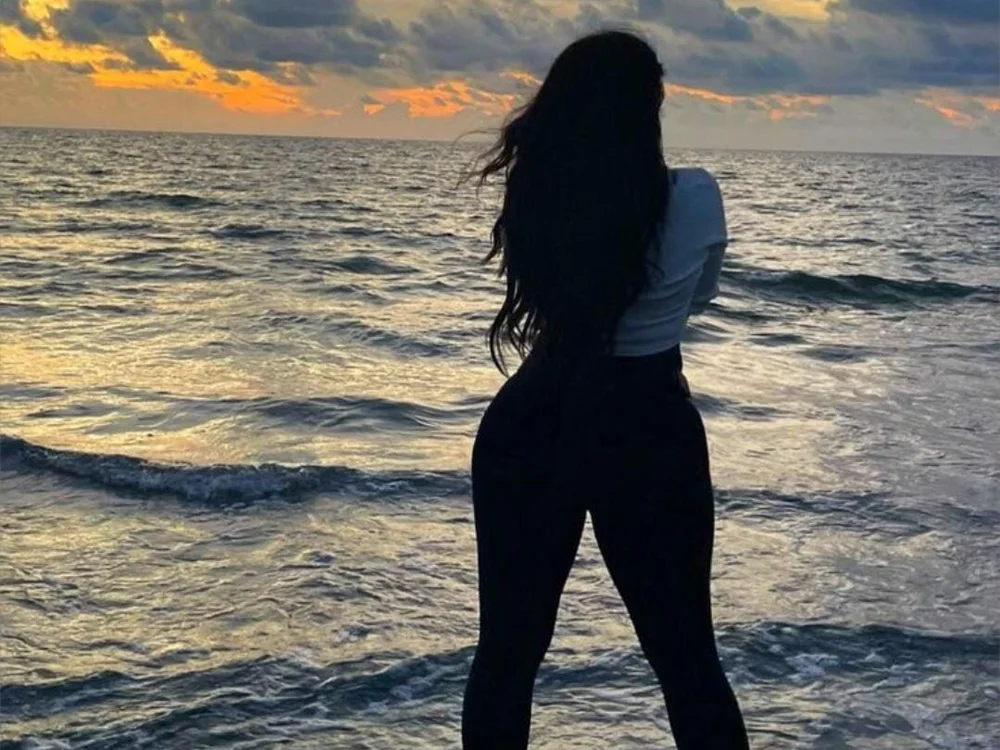 AlejaC_29 Adlı Modelin Çevrimdışı XXX Sohbeti