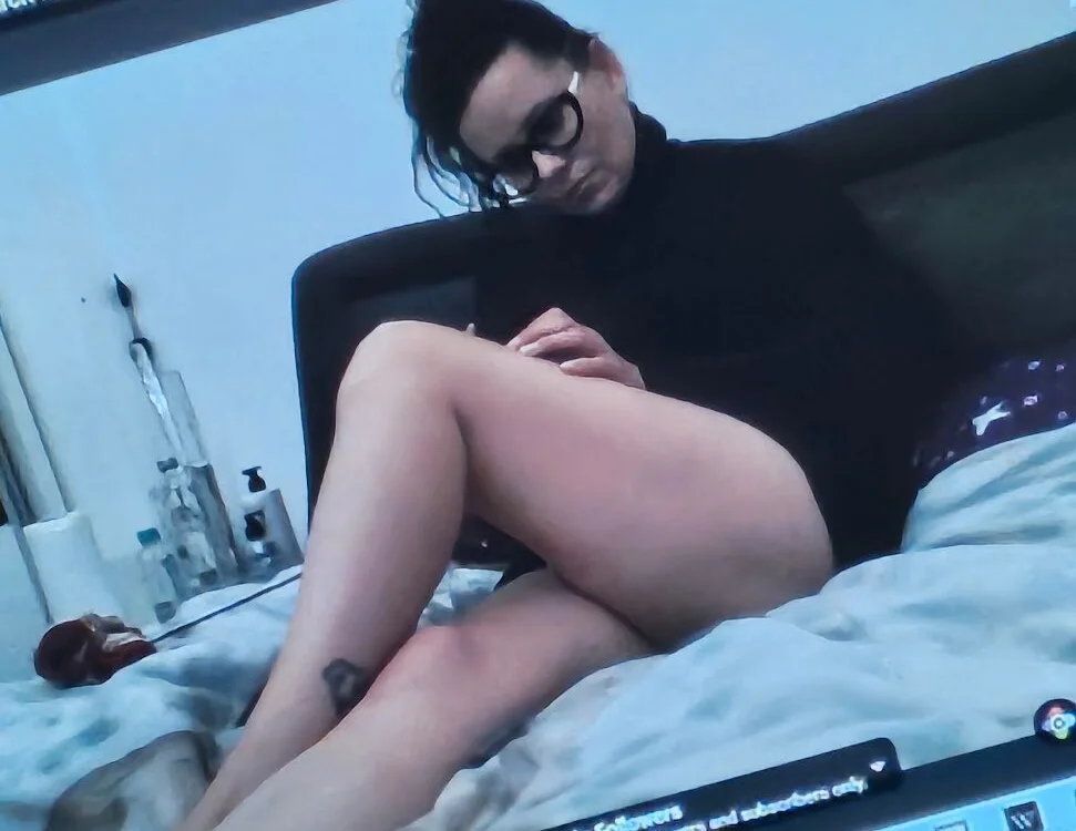 BALKANMILF69's Offline XXX Chat