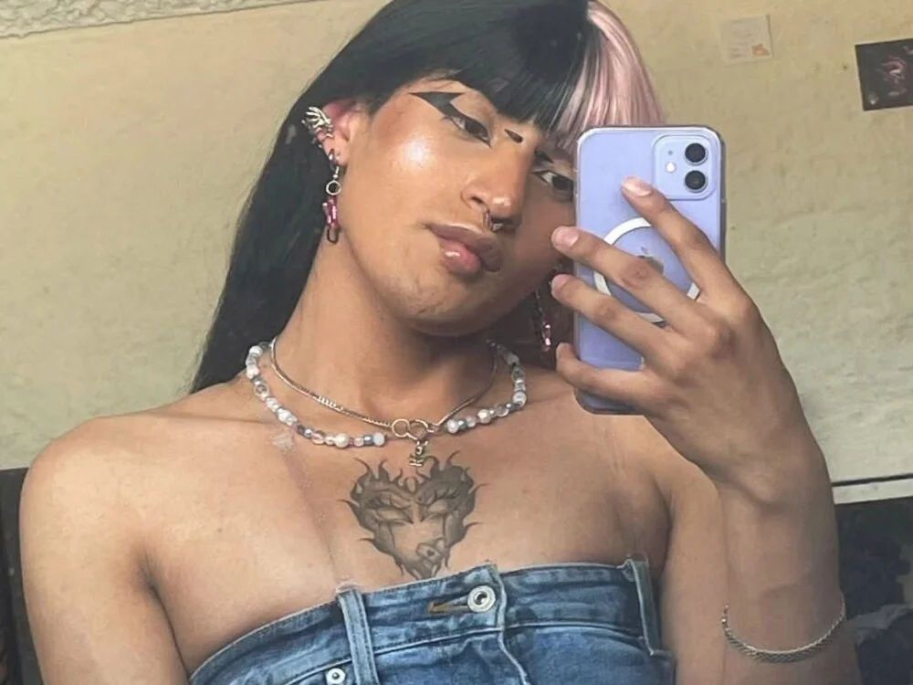 Sara_DeLuca_'s Offline XXX Chat