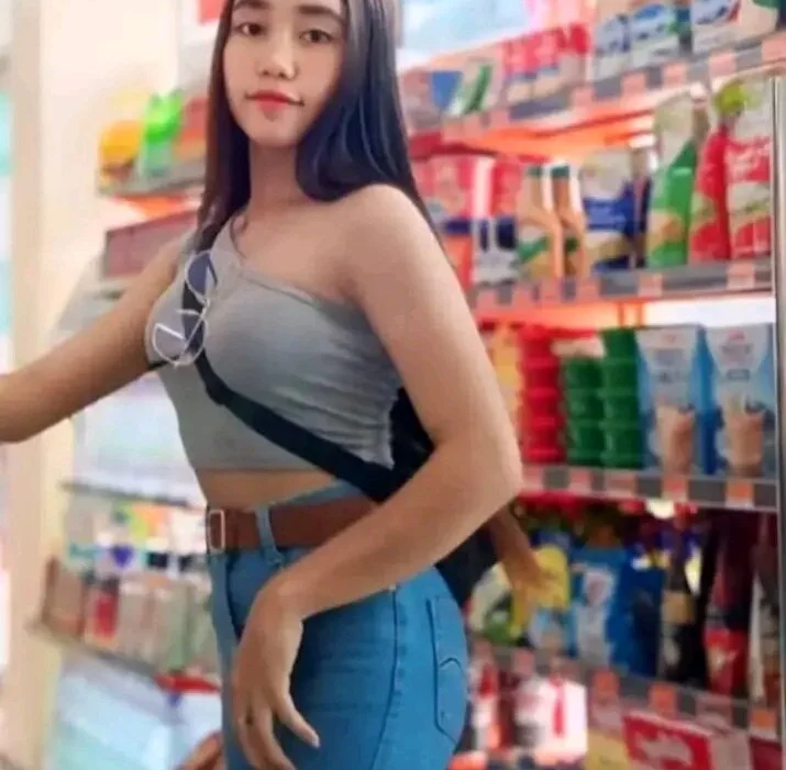 SweetPussie18x's Offline XXX Chat